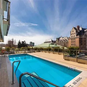 Spacious Downtown 2 Bedroom With Pool And Air Conditioning Apartment Victoria